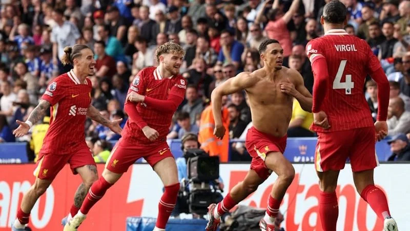 记者：切尔西在努力引进罗克，曼联也在关注他的情况