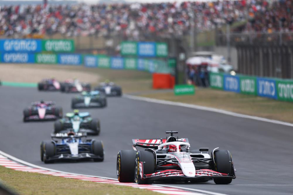 哈登生涯3次单场10+三分，与拉文和JR并列历史第四位