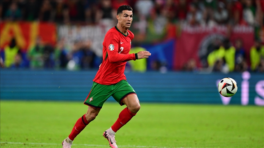 海纳：凯恩还有一年半的合同，我想不出他有什么理由离开拜仁